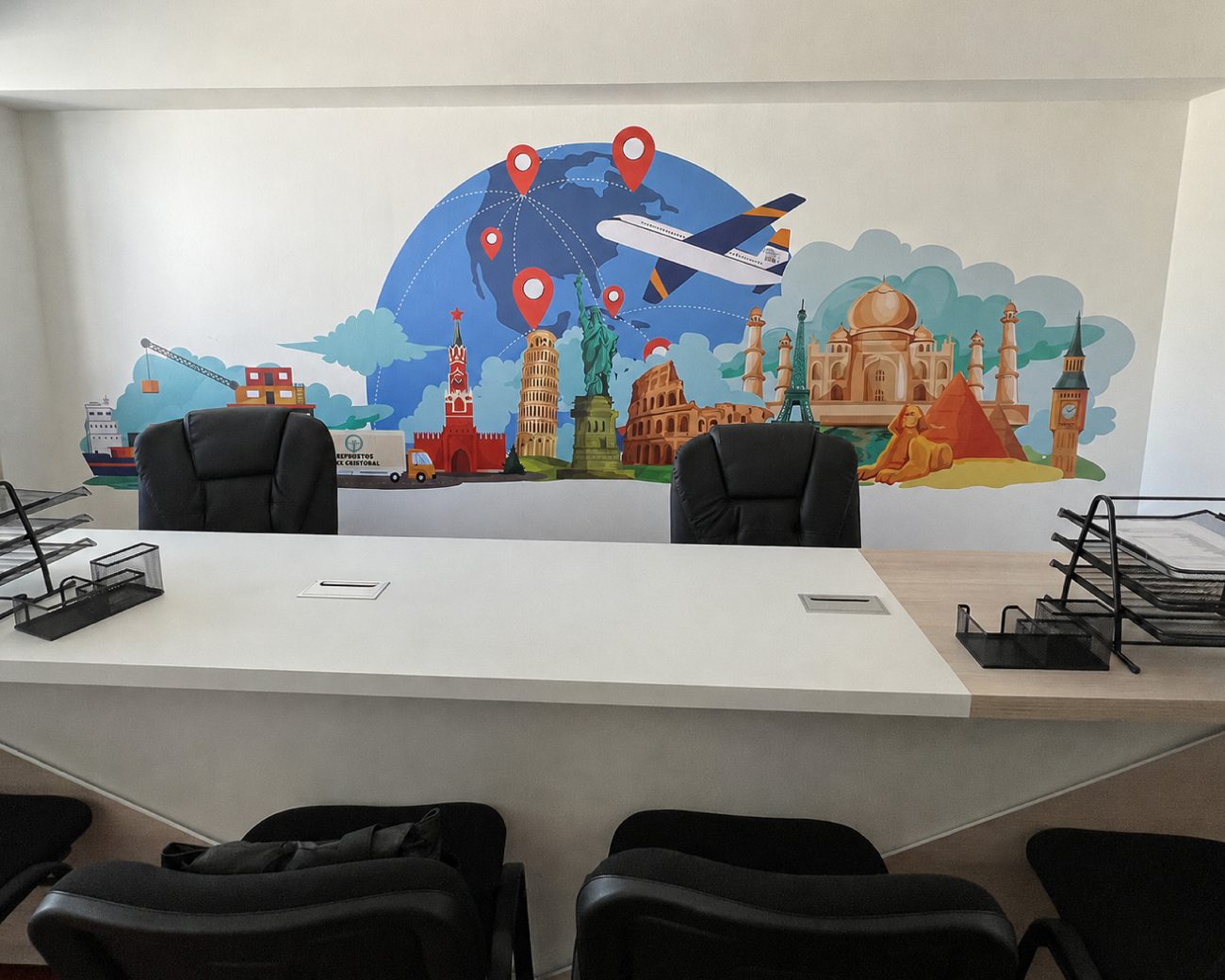 Mural corporativo de gran formato instalado por Paradiso Gráfico en oficina